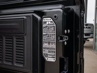 Welcome to 400 Chrysler Dodge Jeep Ram. 3.6L V-6 engine with manual transmission | 4x4 drive system... (image 8)