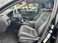 Boasting Honda’s renowned reliability and an impressive suite of premium features, this 2022 Honda C... (image 8)