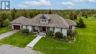 Private 100+ Acre Country Estate Minutes from Lakefield Welcome to your own slice of paradise! This...