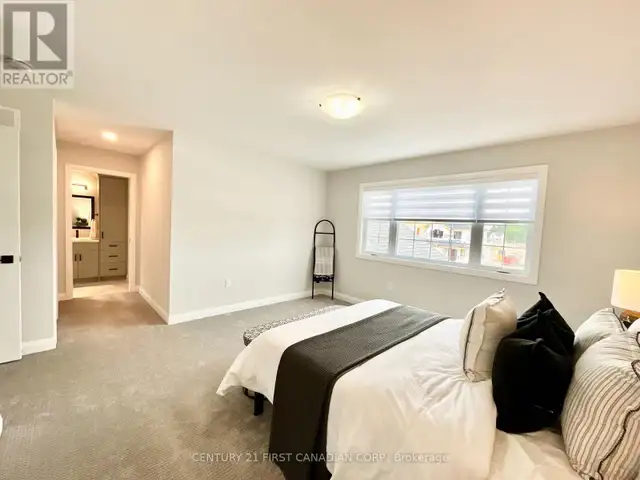 6 SHELDABREN STREET North Middlesex (Ailsa Craig), Ontario in Houses for Sale in Grand Bend - Image 18