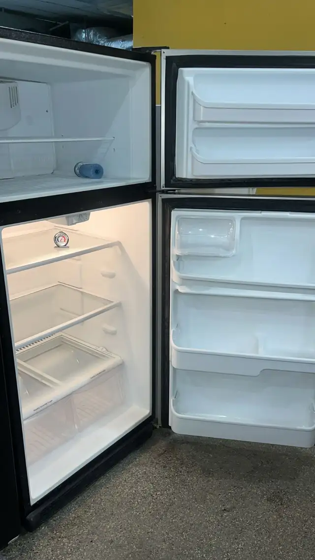 Frigidaire 30” Refrigerator Fully Tested  30-Day Warranty in Refrigerators in Kitchener / Waterloo - Image 5