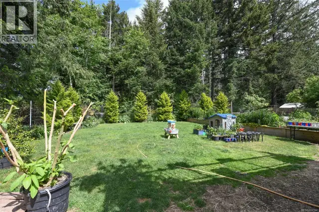2126 Cypress Rd Comox, British Columbia in Houses for Sale in Comox / Courtenay / Cumberland - Image 5