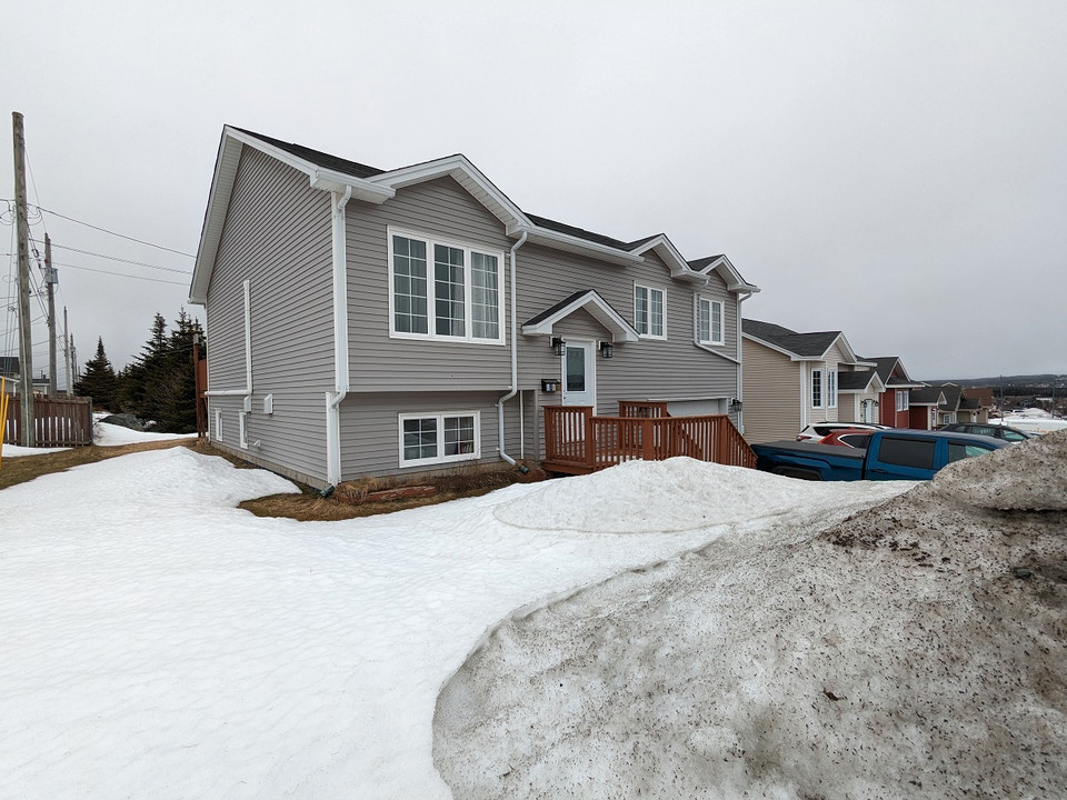 3 Bedroom main floor with garage, shed and minisplit - Paradise in Long Term Rentals in St. John's