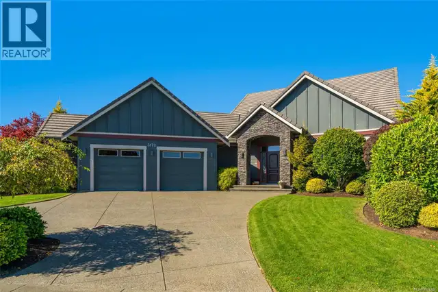 3172 Royal Vista Way Courtenay, British Columbia in Houses for Sale in Comox / Courtenay / Cumberland - Image 2