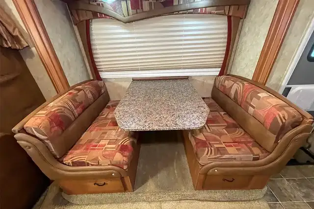 2010 Jayco Greyhawk 31GS - Pre-Owned Class C Motorhome in RVs & Motorhomes in Red Deer - Image 16