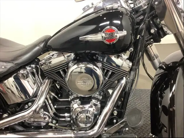 2016-Harley-Davidson FLSTC in103 in Heritage Softail Classic in Street, Cruisers & Choppers in City of Toronto - Image 4