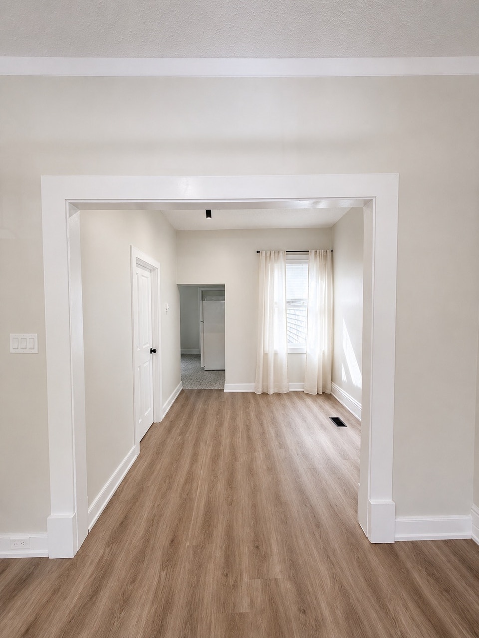 Updated 2-Bed Townhouse 4