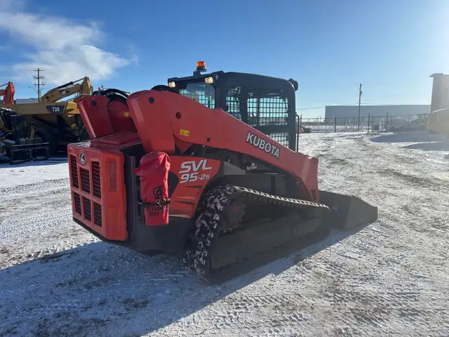 2019 KUBOTA SVL95-2S in Heavy Equipment in Calgary - Image 7