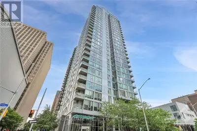 Welcome to Tribeca in downtown Ottawa! This stunning 1-bedroom unit offers a spacious bedroom, a kit...