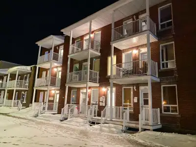 595 $/mois - les trois premiers mois (Avril - Mai - Juin)- 695 $/mois ensuite. 695 $ - 4 1/2 - Rez-d...