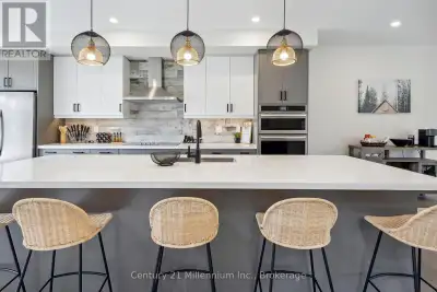 PREMIUM LOT | $340K IN UPGRADES | FULLY FURNISHED | HOT TUB | SHUTTLE TO VILLAGE! Experience the pin...