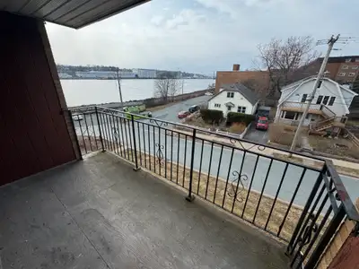 Spacious 1-Bdr with Harbour View of MacKay Bridge avail NOW