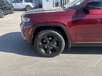 This Jeep Grand Cherokee delivers a Regular Unleaded V-6 3.6 L/220 engine powering this Automatic tr... (image 5)