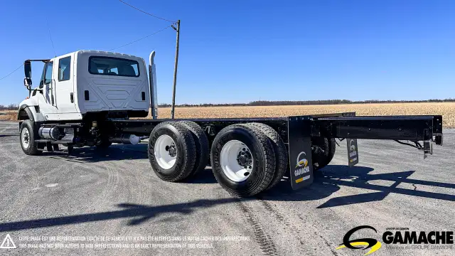 2010 INTERNATIONAL 7600 DAY CAB LONG CHASSIS in Heavy Trucks in Oshawa / Durham Region - Image 7