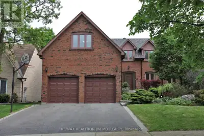 102 BRIARWOOD ROAD Markham (Unionville), Ontario