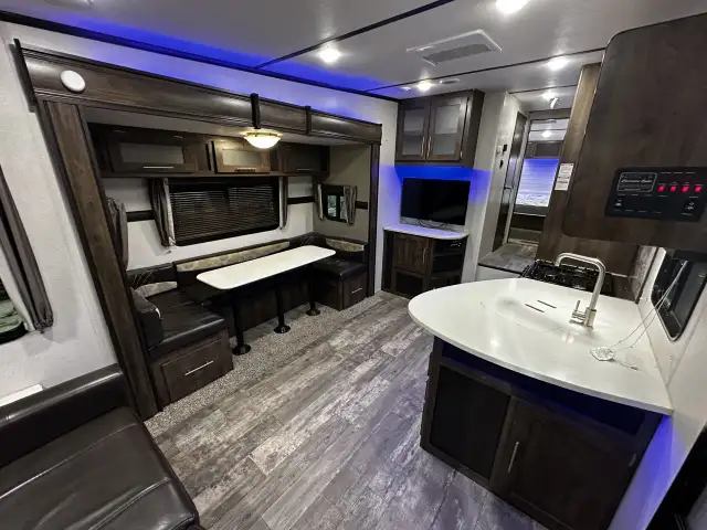2018 ,Crossroads RV,Volante 240RL in Travel Trailers & Campers in Saskatoon - Image 2