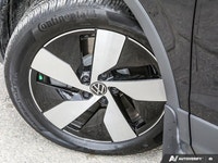 * 8-speed automatic transmission with Tiptronic / 4MOTION All-Wheel Drive * Driving Profile Selectio... (image 8)