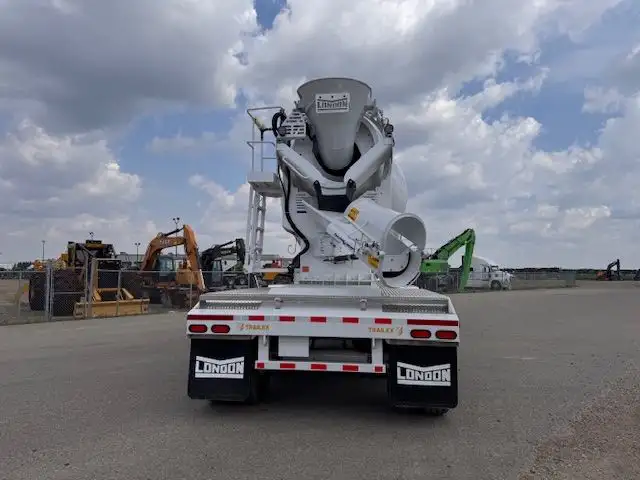 2025 Mack Anthem 64T D/C mDRIVE S40R - mixer in Heavy Trucks in Regina - Image 7