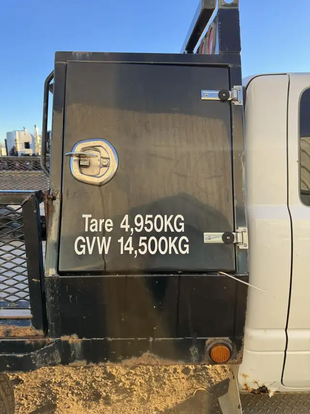 2001 DODGE RAM 3500 in Heavy Trucks in Saskatoon - Image 32