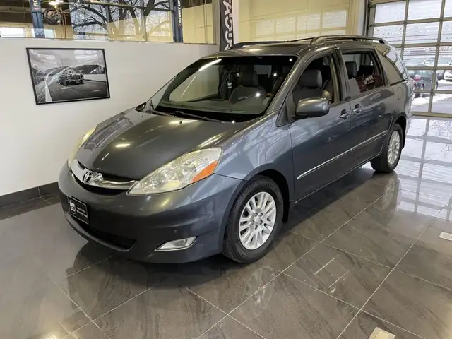 2007 Toyota Sienna XLE LTD AWD in Cars & Trucks in City of Montréal - Image 2