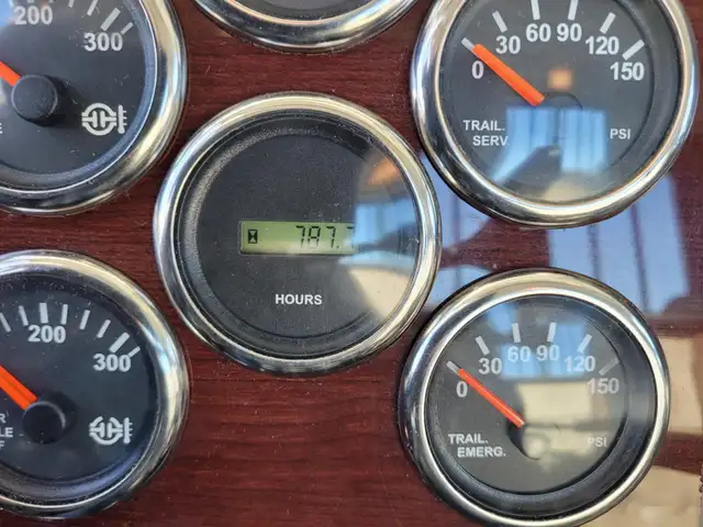 2013 WESTERN STAR 6900XD in Heavy Trucks in Saskatoon - Image 23