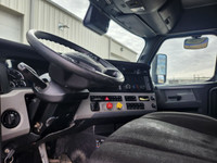 Ryder Stock ID: 281198 Transmission Type/Speed: AUTO 12 Engine: DIESEL DD15 GHG'17 505/1625 Horse Po... (image 8)