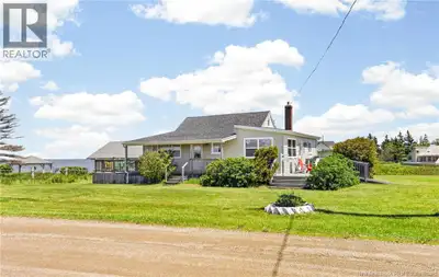 Located in beautiful Cap-Pelé, this charming coastal property offers the perfect blend of comfort, s...