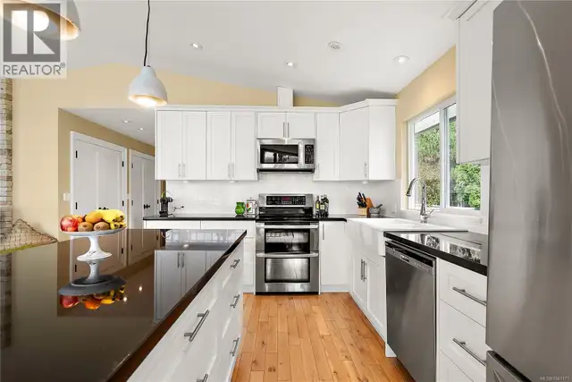 976 Lands End Rd North Saanich, British Columbia in Houses for Sale in Victoria - Image 13