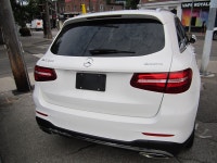 PREMIUM AMG PACKAGE. FINISHED IN WHITE WITH BLACK INTERIOR. AMG ALLOY WHEELS WITH NEW TIRES, PANORAM... (image 2)