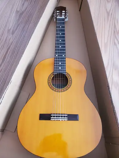 Guitare yamaha CS40 a vendre, View more