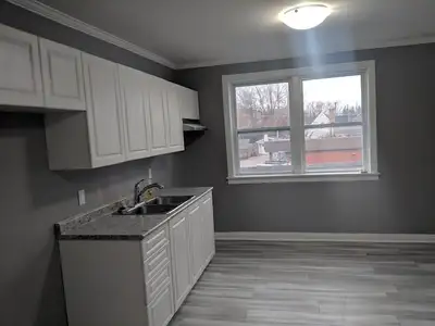Collingwood 2 bed Apt - Move in Ready! All-Inclusive rent!