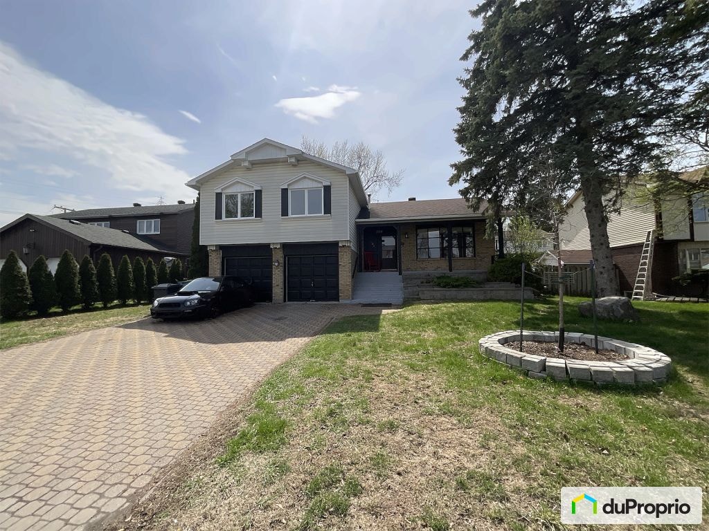 $969,900 - Split Level for sale in Kirkland — photo 1