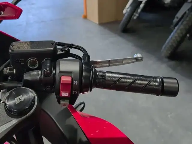 2025 Honda CBR650R in Street, Cruisers & Choppers in Calgary - Image 14