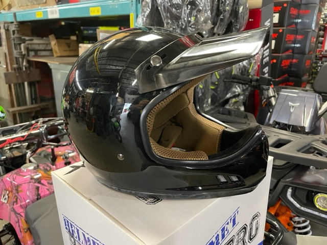 Casque de moto rétro - EN SPÉCIAL dans Pièces et accessoires pour motos  à Laval/Rive Nord - Image 2