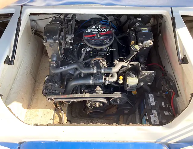 2007 Tahoe Q4, Mercruiser 4.3L and Trailer in Powerboats & Motorboats in Oshawa / Durham Region - Image 11