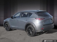 Le Mazda CX-5 Kuro 2022 est une édition spéciale qui allie style audacieux et performance équilibrée... (image 4)