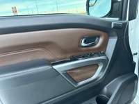 2018 NISSAN TITAN PLATINUM RESERVE 4X4 * ACCIDENT FREE CARFAX * LOW KM * 360 CAMERA FEATURES INCLUDE... (image 9)