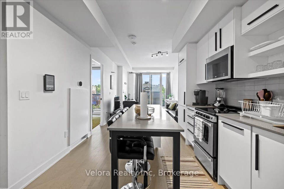 317 - 560 RIDEAU STREET Ottawa, Ontario 5