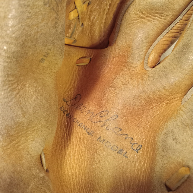 Vintage Dean Chance Youth Baseball Glove / Mitt  Trio Hollander in Baseball & Softball in Belleville - Image 7
