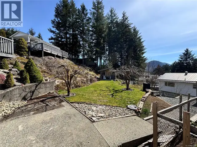 445 Chamiss Cres Gold River, British Columbia in Houses for Sale in Campbell River - Image 25