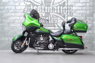 Absolutely stunning, 2011 CVO Harley Street Glide FLHXSE2! Kryptonite & Diamond plate paint with all...