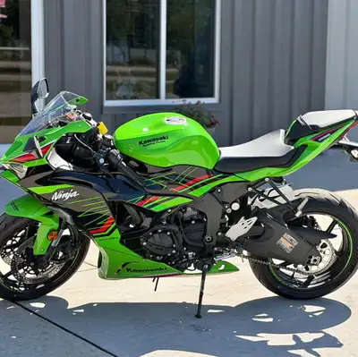 APPLY NOW: https://www.ridecollective.ca/get-pre-approved 2024 KAWASAKI NINJA ZX-6R • High-performan...