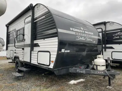 We are looking for good pre owned Rv's to buy or consign!! East to West Della Terra LE travel traile...