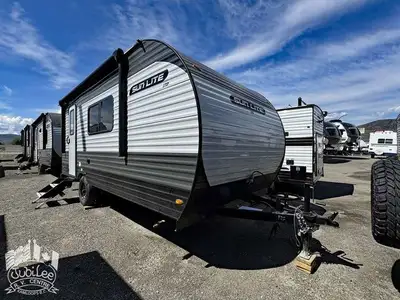 2025 Sun Lite 19RK LTD Efficient, lightweight, and adventure-ready, the 2025 Sun Lite 19RK LTD packs...