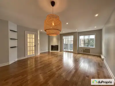 Magnifique condo situé sur le boulevard René-Laennec, dans le quartier recherché de Vimont/Auteuil à...