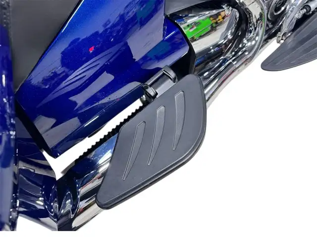 2011 Victory Motorcycles Cross Country **MATCHING TOUR PACK** ** in Sport Touring in Markham / York Region - Image 19