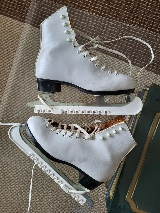 Ice Skates in Skates & Blades in Cambridge - Image 2