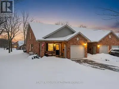 One-owner, freehold end-unit bungaloft townhome in sought-after Portal Village, offering three finis...