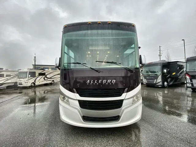 2017 Tiffin Motorhomes Allegro 36 LA in RVs & Motorhomes in Abbotsford - Image 4