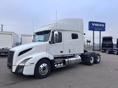 2021 VOLVO VNL740. BEAUTIFUL FULL-SERVICE LEASE RETURN. JUST DETAILED AND READY TO WORK. FULL ENGINE...